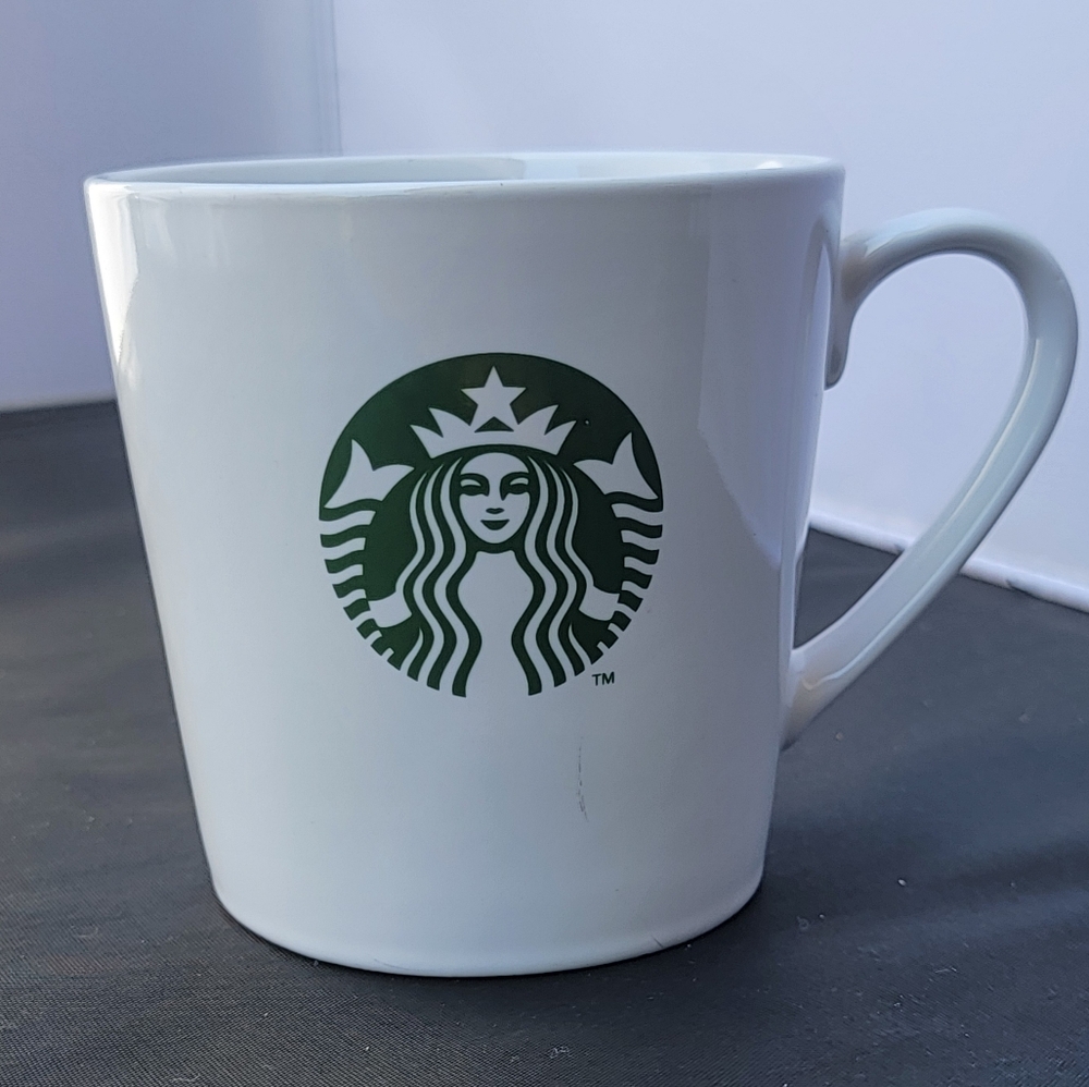 Starbucks Large Coffee Mug 17 oz White With Green Mermaid Signature Logo.